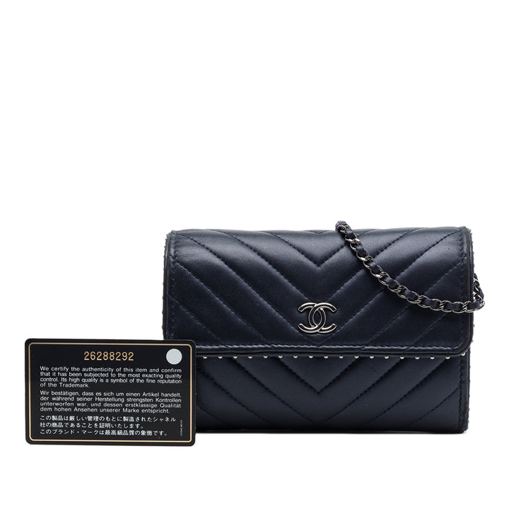 Chanel CC Chevron Cuir d’agneau clouté Wallet on Chain