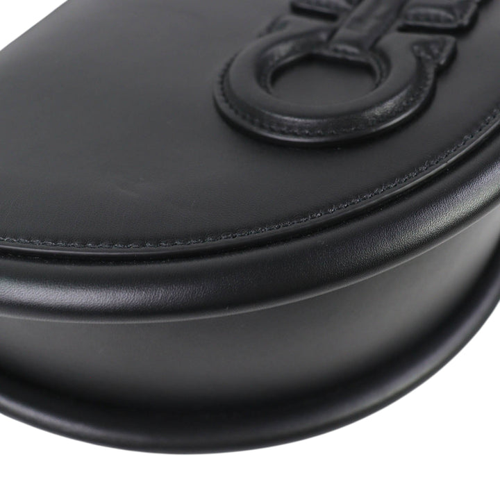 Ferragamo Sac à main Aura Crescent Cuir de veau Noir – vue 11 – GABY PARIS
