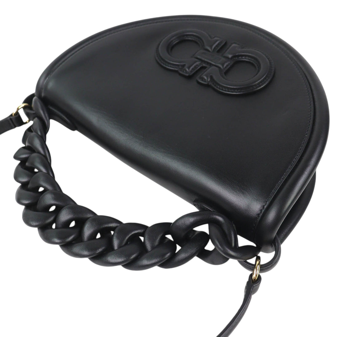 Ferragamo Sac à main Aura Crescent Cuir de veau Noir – vue 14 – GABY PARIS