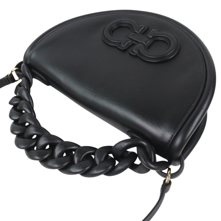 Ferragamo Sac à main Aura Crescent Cuir de veau Noir – vue 14 – GABY PARIS