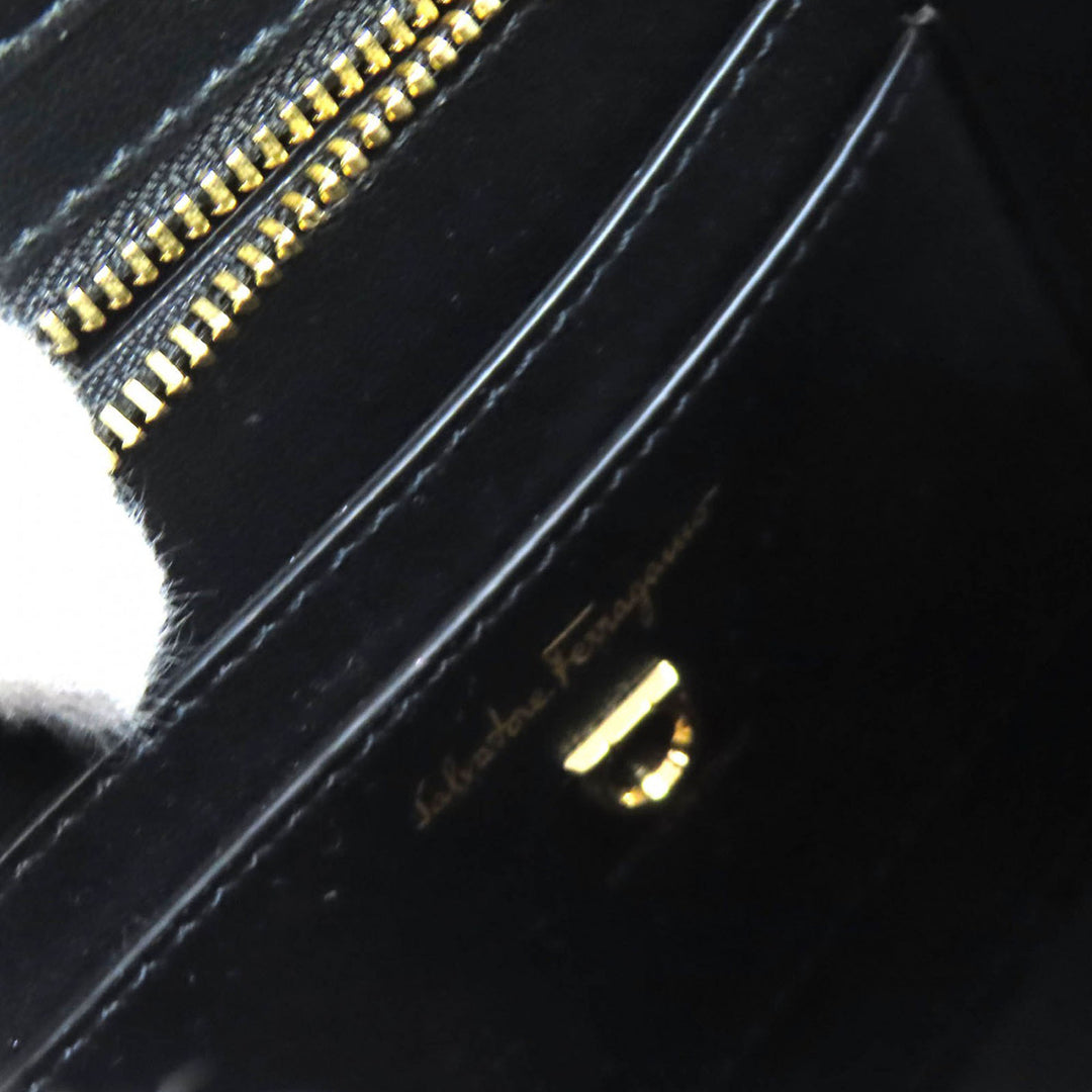 Ferragamo Sac à main Aura Crescent Cuir de veau Noir – vue 5 – GABY PARIS