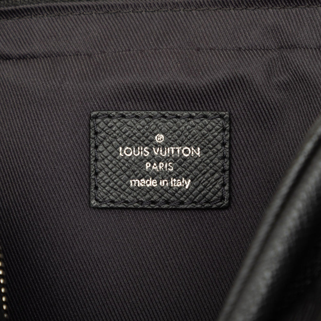 Louis Vuitton Sac banane Taigarama Outdoor Bumbag Monogram Eclipse Noir – vue 5 – GABY PARIS