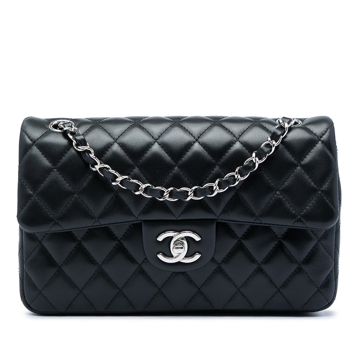 Chanel Medium Classic Cuir d’agneau Simple rabat