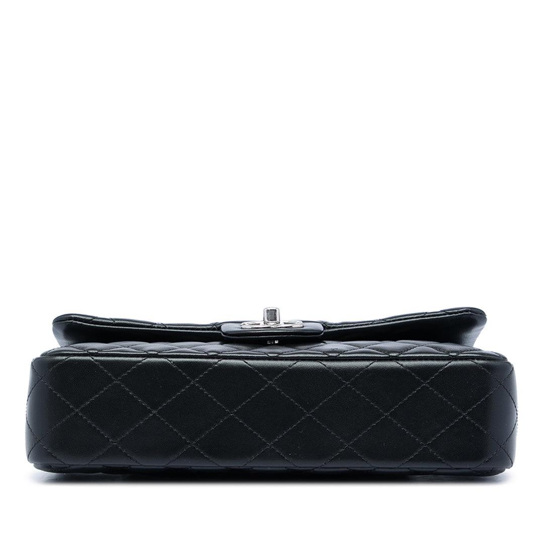 Chanel Medium Classic Cuir d’agneau Simple rabat
