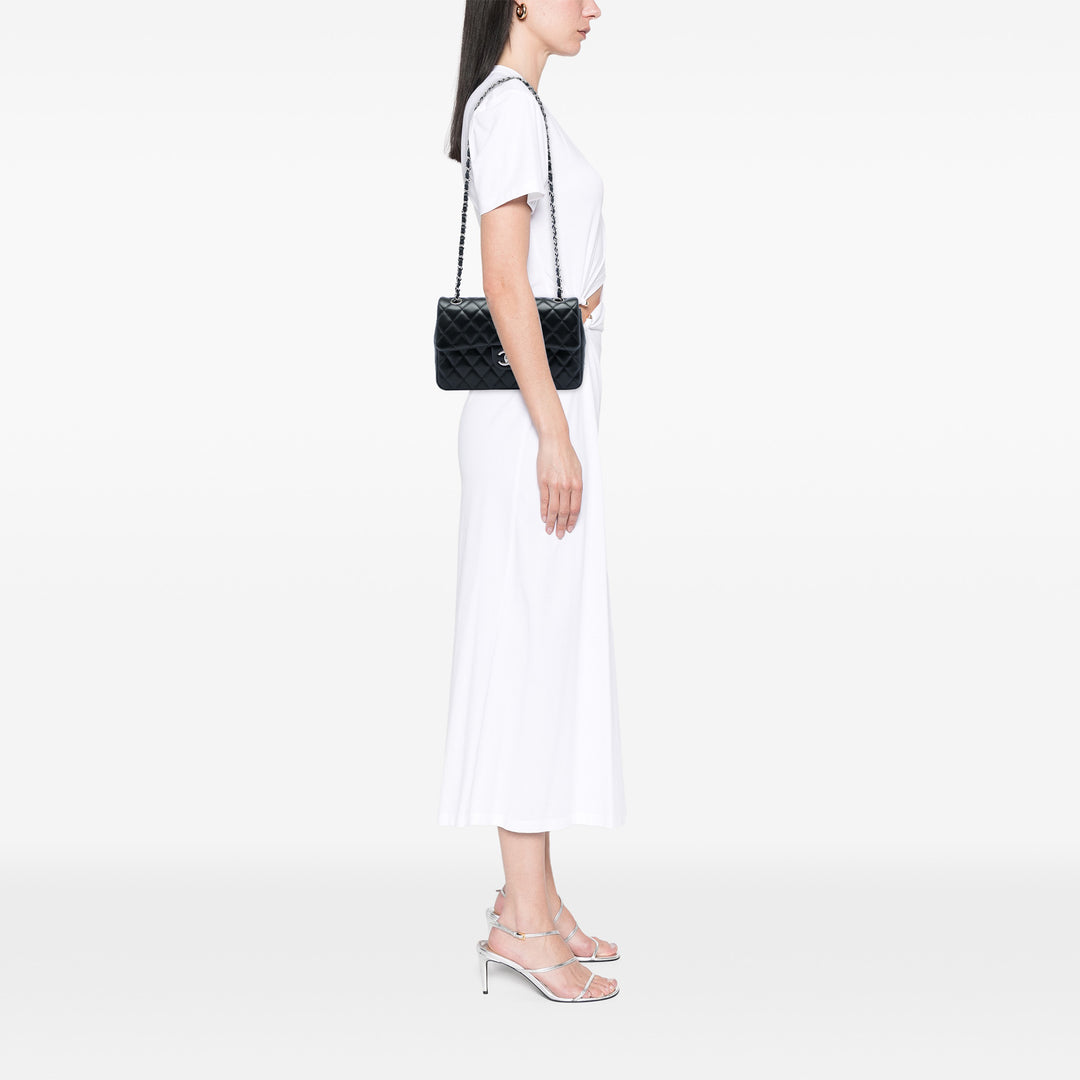 Chanel Medium Classic Cuir d’agneau Simple rabat