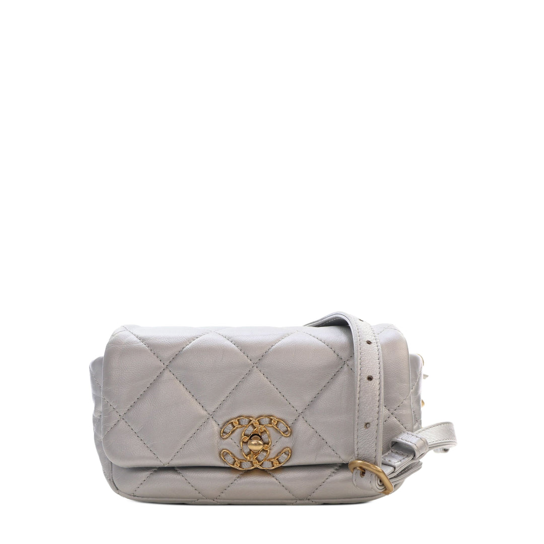Chanel Métallisé 19 Sac ceinture Cuir d'agneau Argenté – vue principale – GABY PARIS