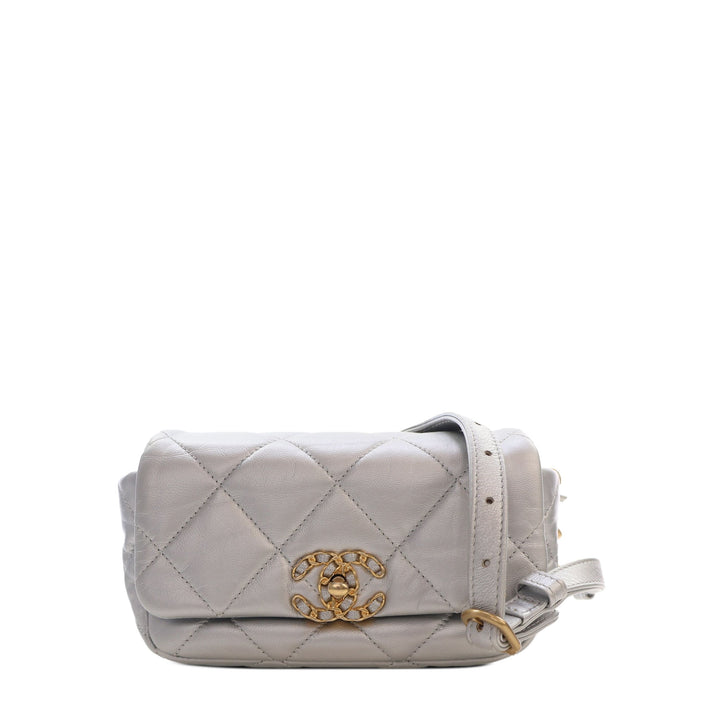 Chanel Métallisé 19 Sac ceinture Cuir d'agneau Argenté – vue principale – GABY PARIS
