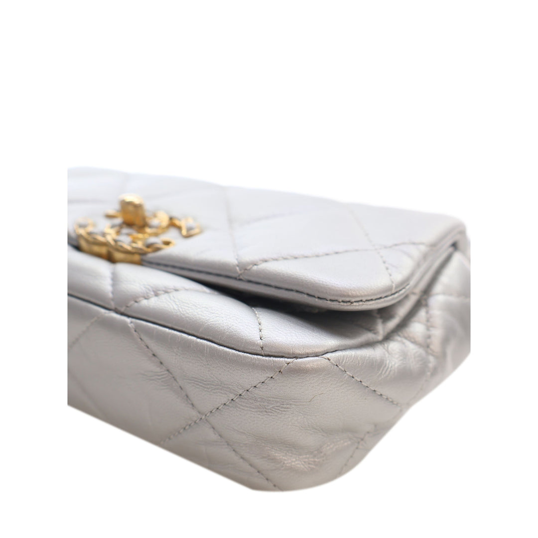 Chanel Métallisé 19 Sac ceinture Cuir d'agneau Argenté – vue 11 – GABY PARIS
