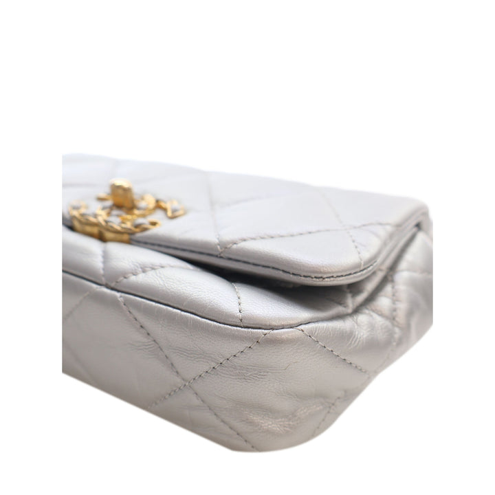 Chanel Métallisé 19 Sac ceinture Cuir d'agneau Argenté – vue 11 – GABY PARIS