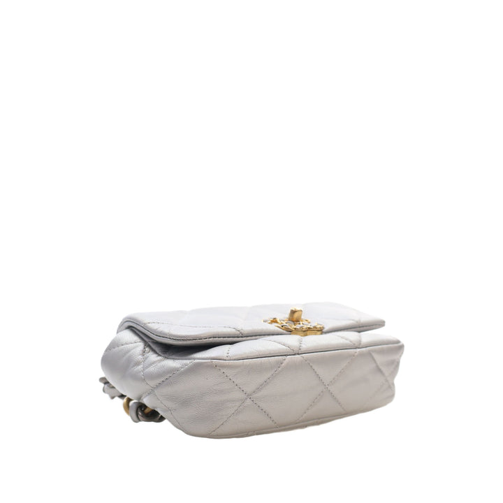 Chanel Métallisé 19 Sac ceinture Cuir d'agneau Argenté – vue 12 – GABY PARIS