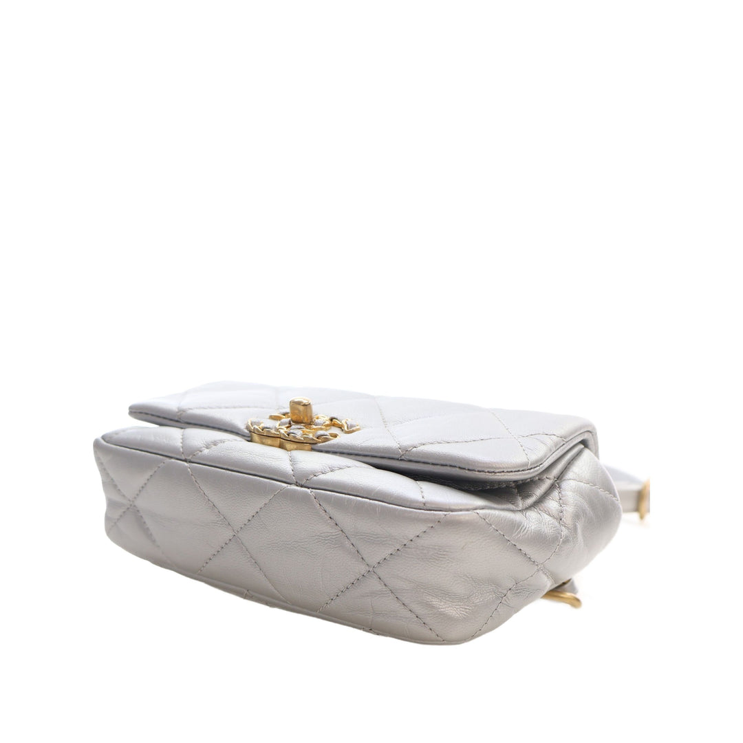 Chanel Métallisé 19 Sac ceinture Cuir d'agneau Argenté – vue 13 – GABY PARIS
