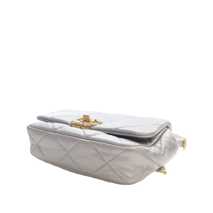 Chanel Métallisé 19 Sac ceinture Cuir d'agneau Argenté – vue 13 – GABY PARIS