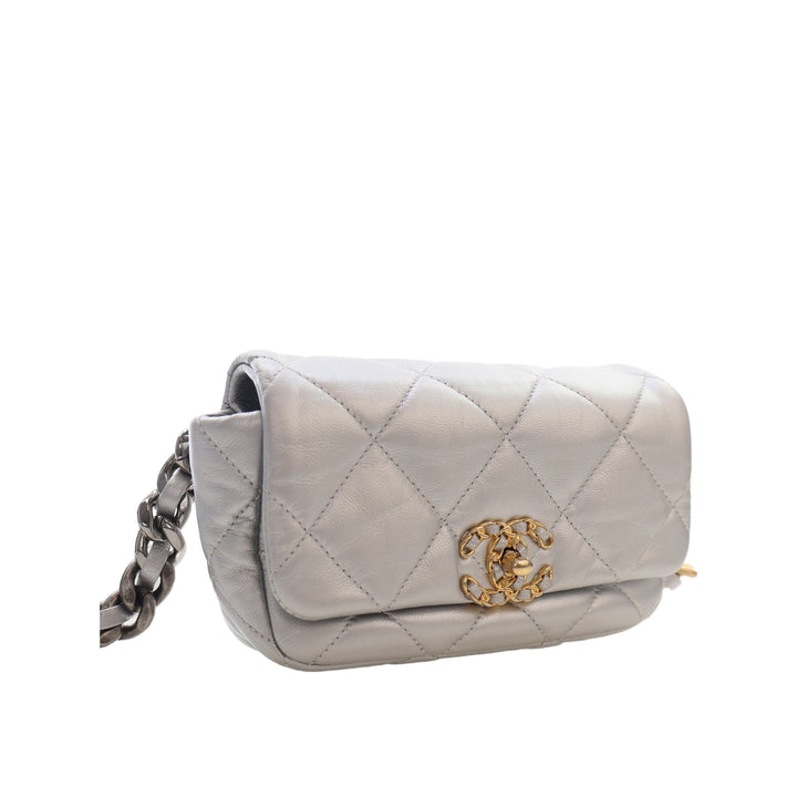 Chanel Métallisé 19 Sac ceinture Cuir d'agneau Argenté – vue 14 – GABY PARIS