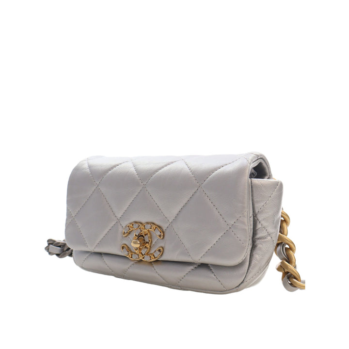 Chanel Métallisé 19 Sac ceinture Cuir d'agneau Argenté – vue 15 – GABY PARIS