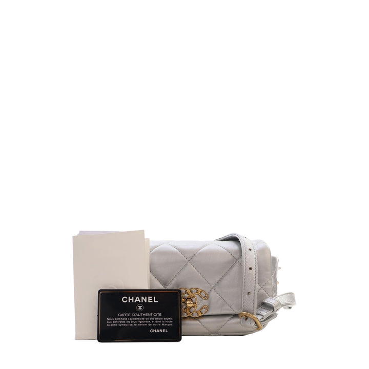 Chanel Métallisé 19 Sac ceinture Cuir d'agneau Argenté – vue 5 – GABY PARIS