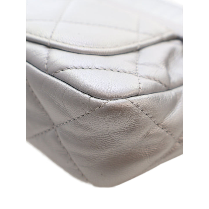 Chanel Métallisé 19 Sac ceinture Cuir d'agneau Argenté – vue 8 – GABY PARIS