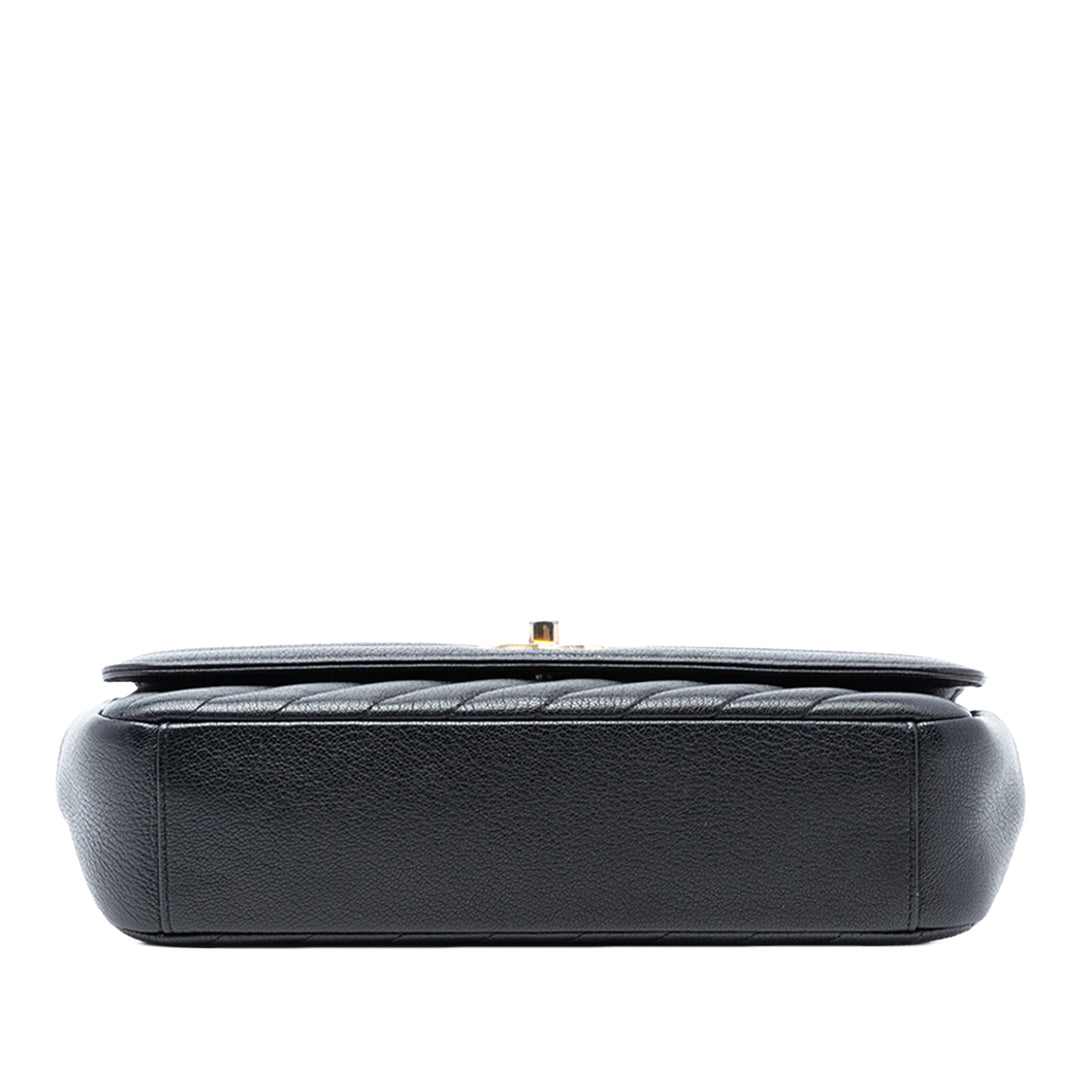 Chanel Medium Diagonal Matelassé Cuir de chèvre à rabat