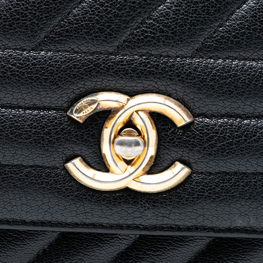 Chanel Medium Diagonal Matelassé Cuir de chèvre à rabat
