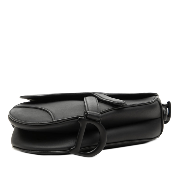 Dior Sac à main Ultra Matte Saddle Mini Cuir de veau Noir – vue 3 – GABY PARIS