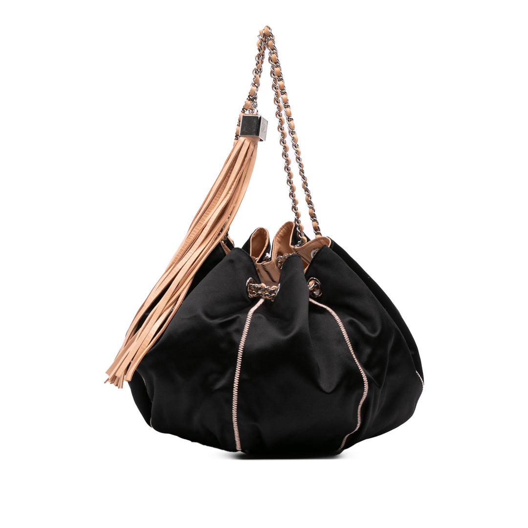 Chanel Cuir d’agneau and Satin Reversible Sac Cordon Bucket Bag Noir – GABY PARIS Authentique