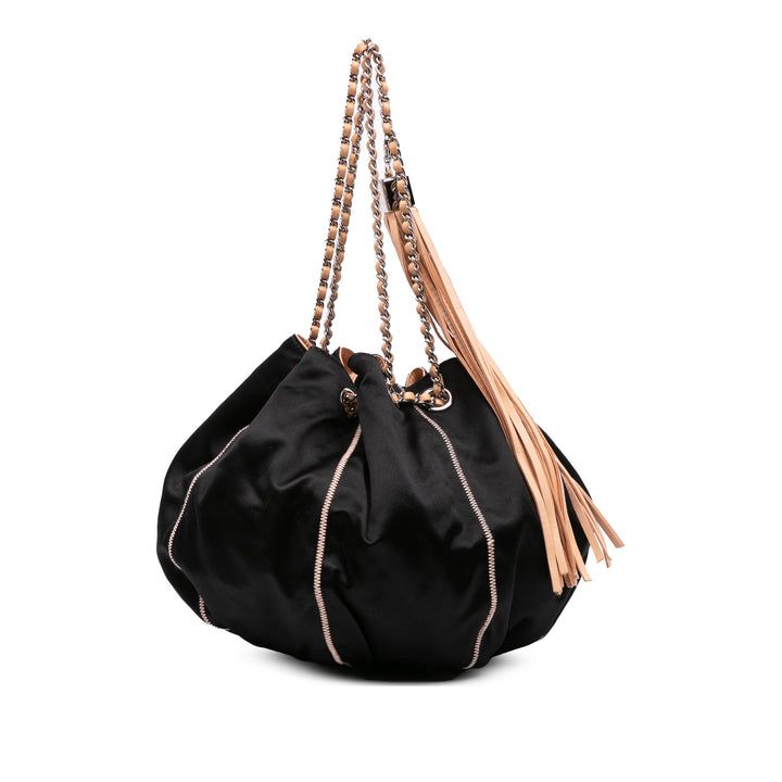 Chanel Cuir d’agneau and Satin Reversible Sac Cordon Bucket Bag Noir – GABY PARIS Authentique