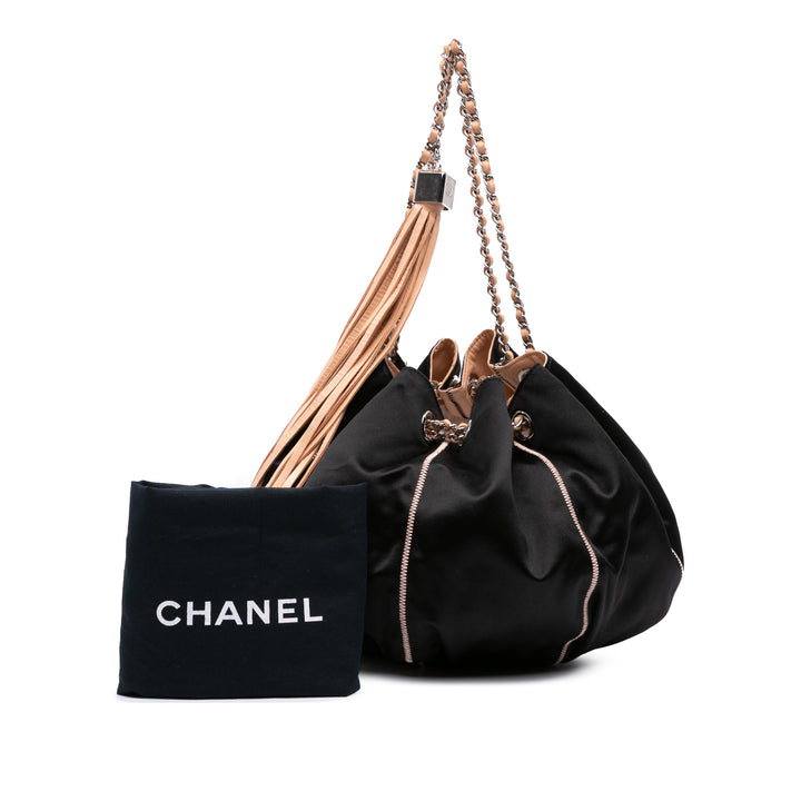 Chanel Cuir d’agneau and Satin Reversible Sac Cordon Bucket Bag Noir – GABY PARIS Authentique