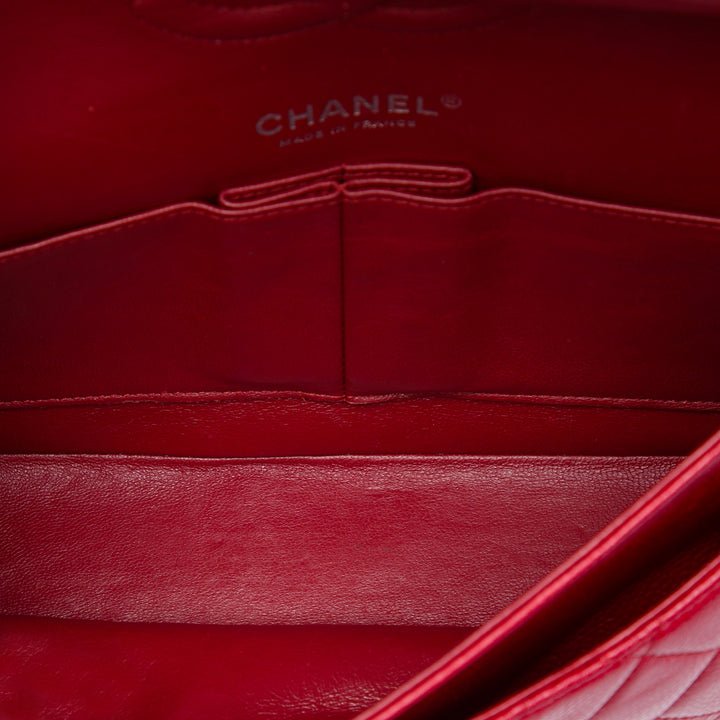 Chanel Sac porté épaule Classic Double rabat Moyen Cuir caviar Rouge – vue 4 – GABY PARIS