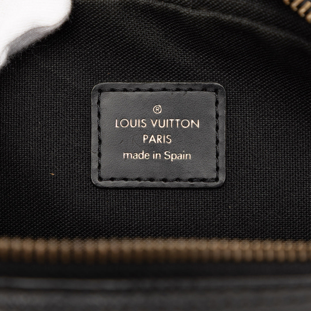 Louis Vuitton Taiga Pochette Kaluga
