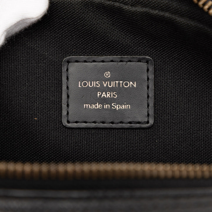 Louis Vuitton Taiga Pochette Kaluga