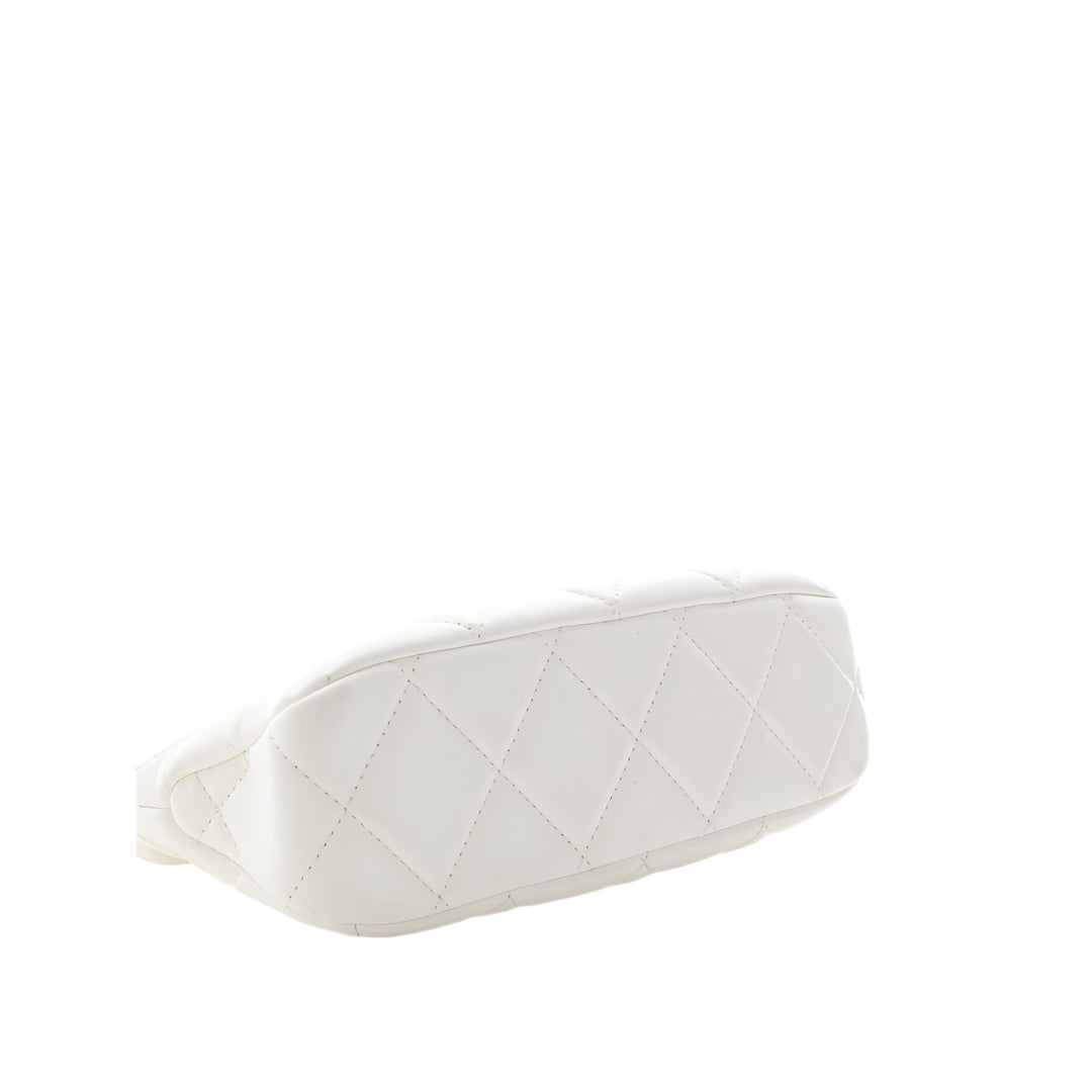 Chanel Sac porté épaule CC Matelassé Chaîne Hobo Petit Cuir d'agneau Blanc – vue 13 – GABY PARIS