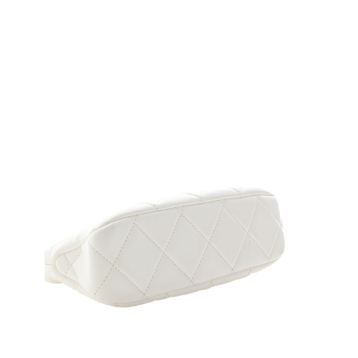 Chanel Sac porté épaule CC Matelassé Chaîne Hobo Petit Cuir d'agneau Blanc – vue 13 – GABY PARIS