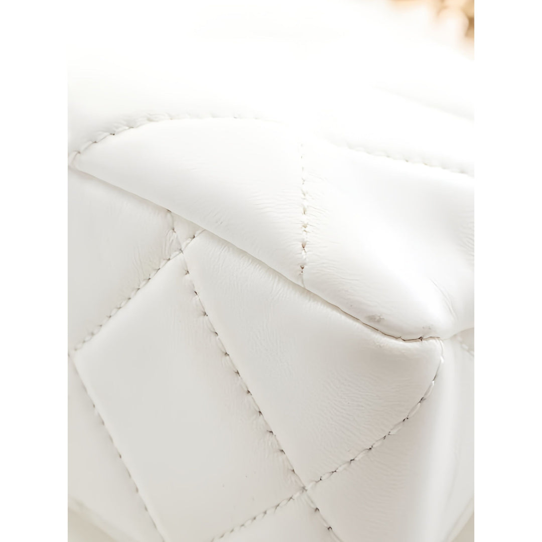 Chanel Sac porté épaule CC Matelassé Chaîne Hobo Petit Cuir d'agneau Blanc – vue 6 – GABY PARIS
