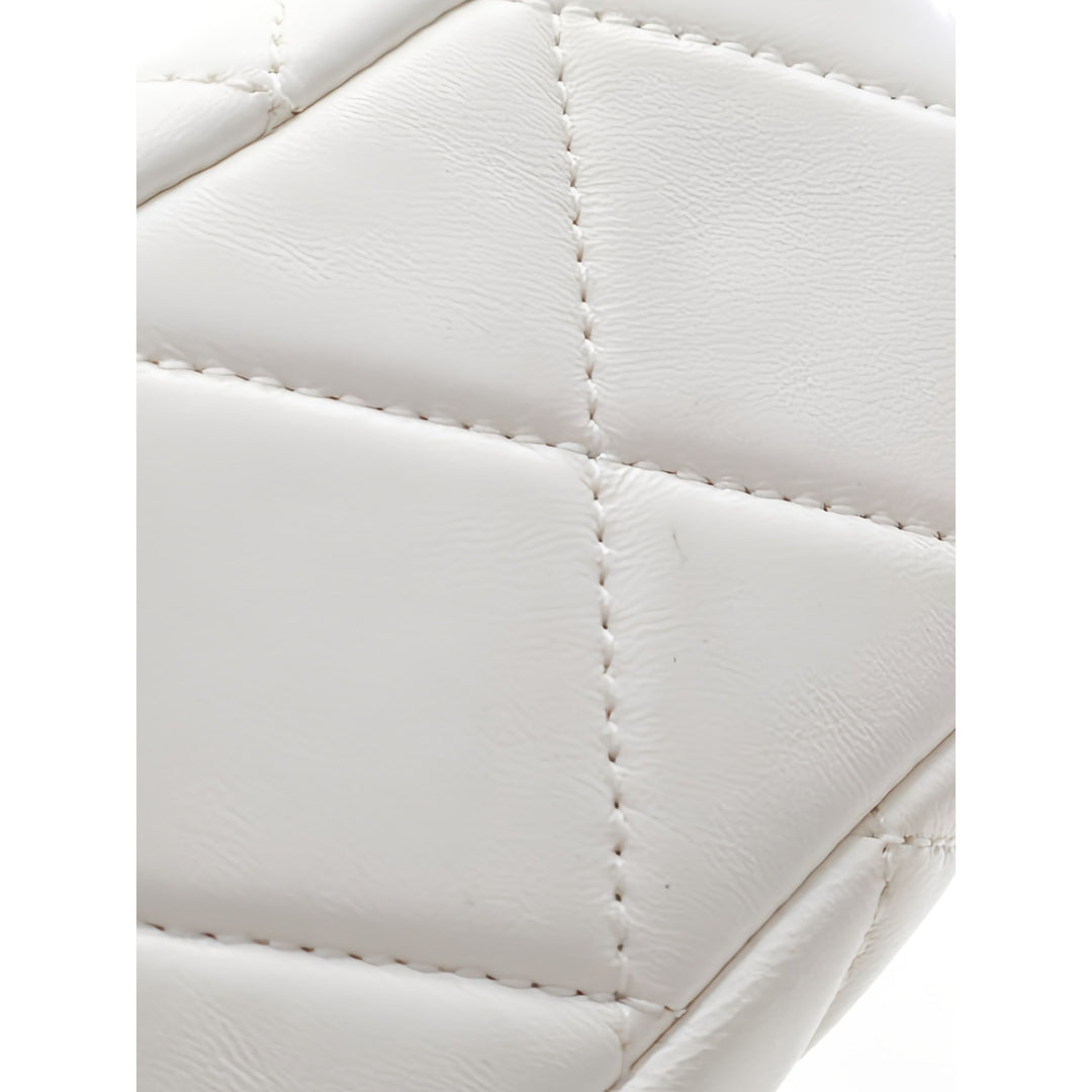 Chanel Sac porté épaule CC Matelassé Chaîne Hobo Petit Cuir d'agneau Blanc – vue 7 – GABY PARIS