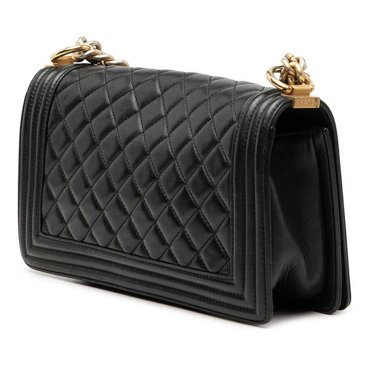 Chanel Medium Matelassé Cuir d’agneau Boy à rabat