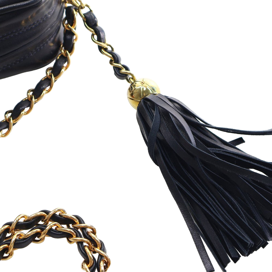 Chanel Small Matelassé Cuir d’agneau Diana Pompon Sac caméra