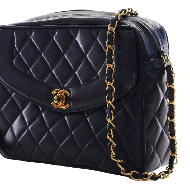 Chanel Small Matelassé Cuir d’agneau Diana Pompon Sac caméra