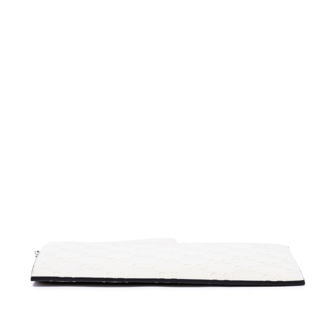 Gucci GG embossé perforé Wristlet Pochette Cuir de veau