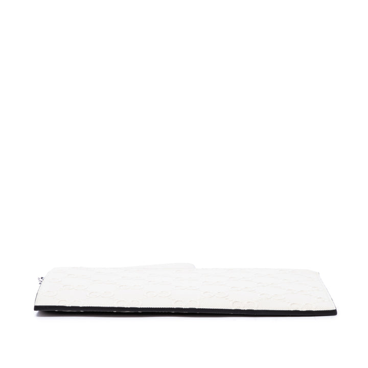 Gucci GG embossé perforé Wristlet Pochette Cuir de veau