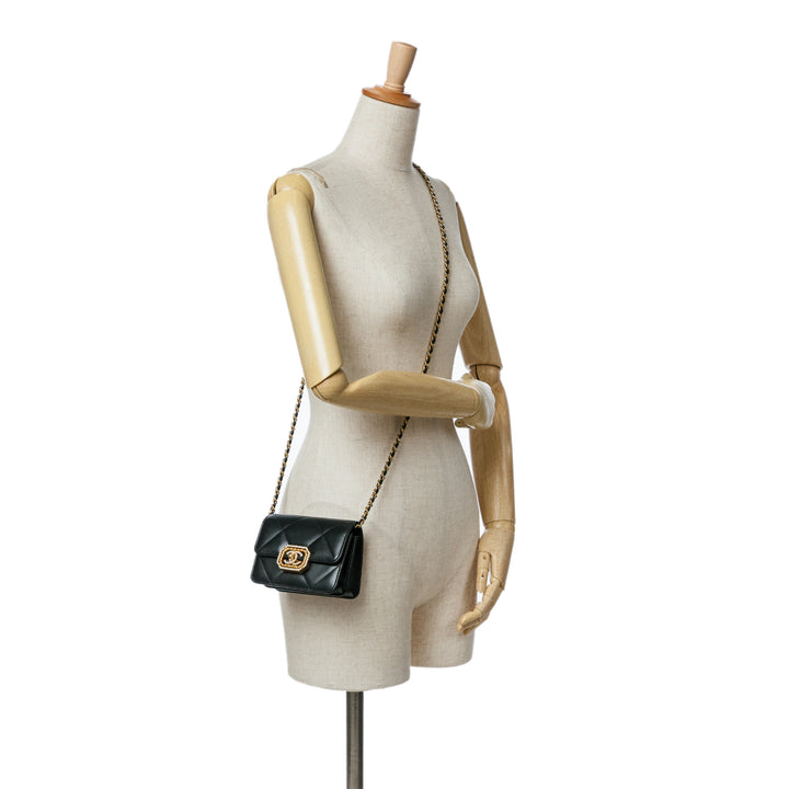Chanel Matelassé Cuir de veau Strass Card Holder On Chain