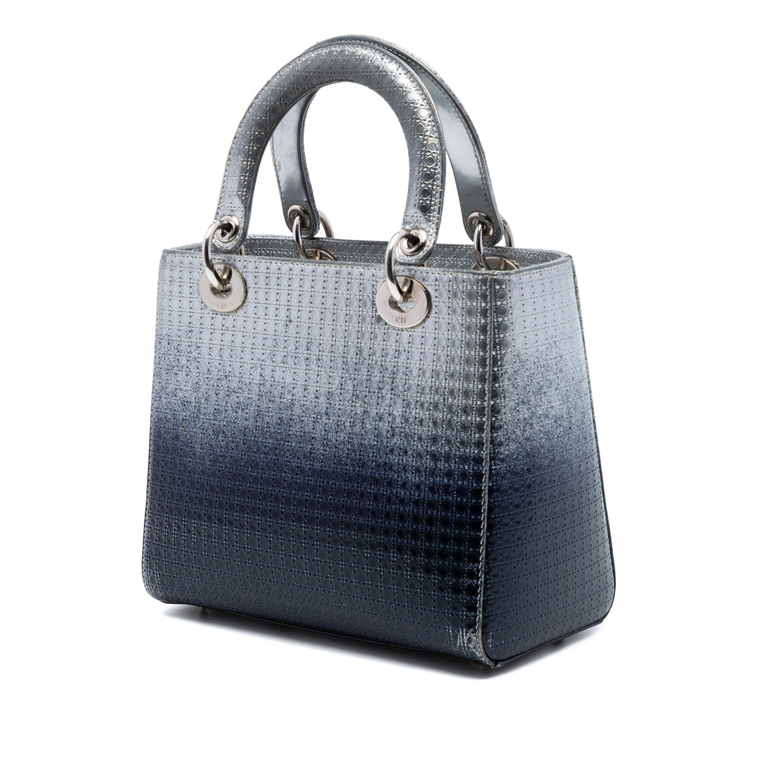 Dior Ombre Métallisé Microcannage Lady Dior Moyen Argenté – vue 2 – GABY PARIS
