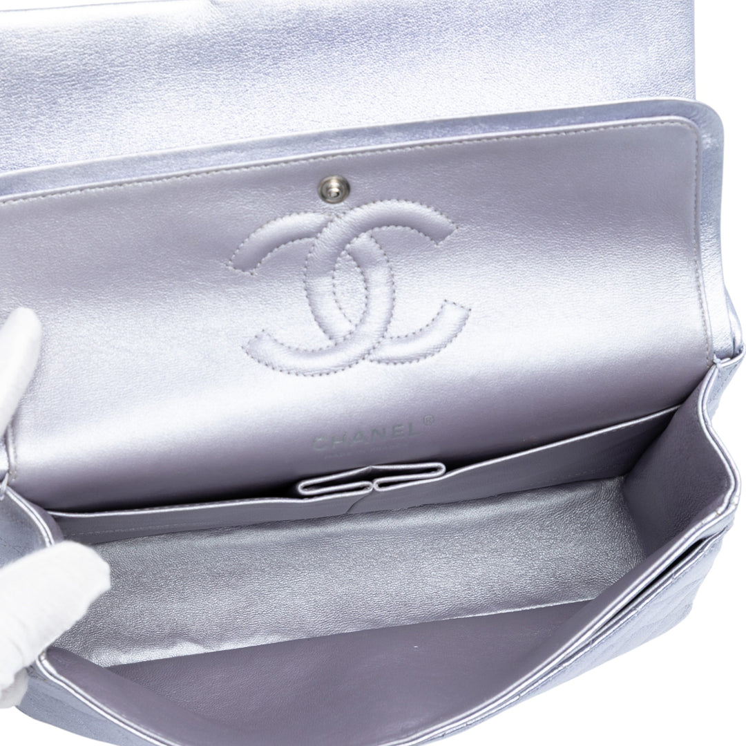 Chanel Medium Classic Métallisé Cuir de veau Double rabat Argenté
