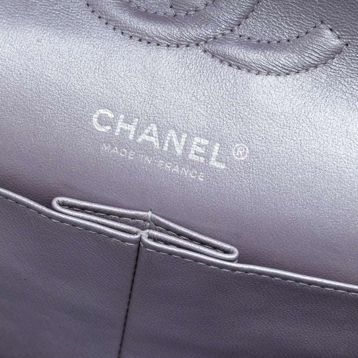 Chanel Medium Classic Métallisé Cuir de veau Double rabat Argenté