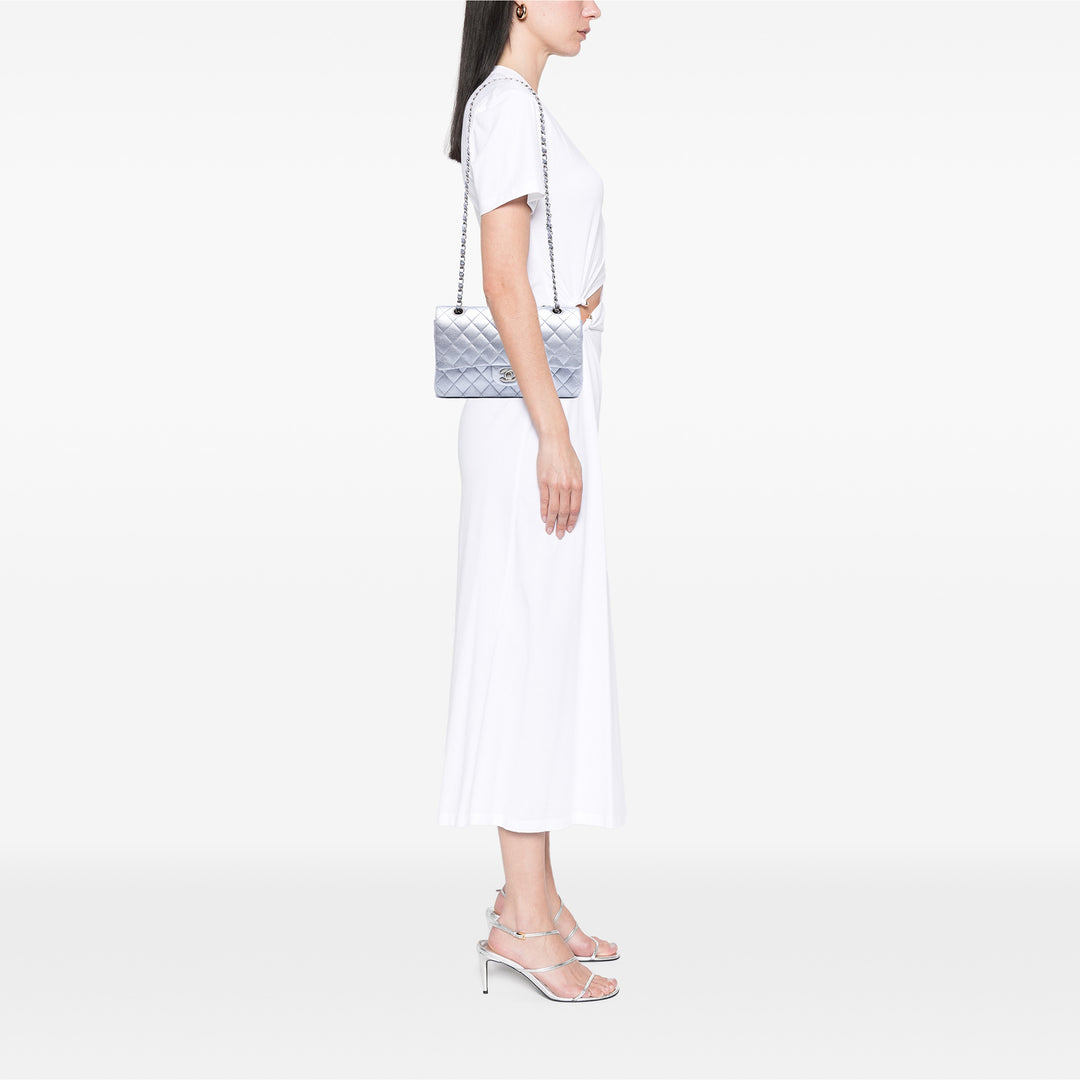 Chanel Medium Classic Métallisé Cuir de veau Double rabat Argenté