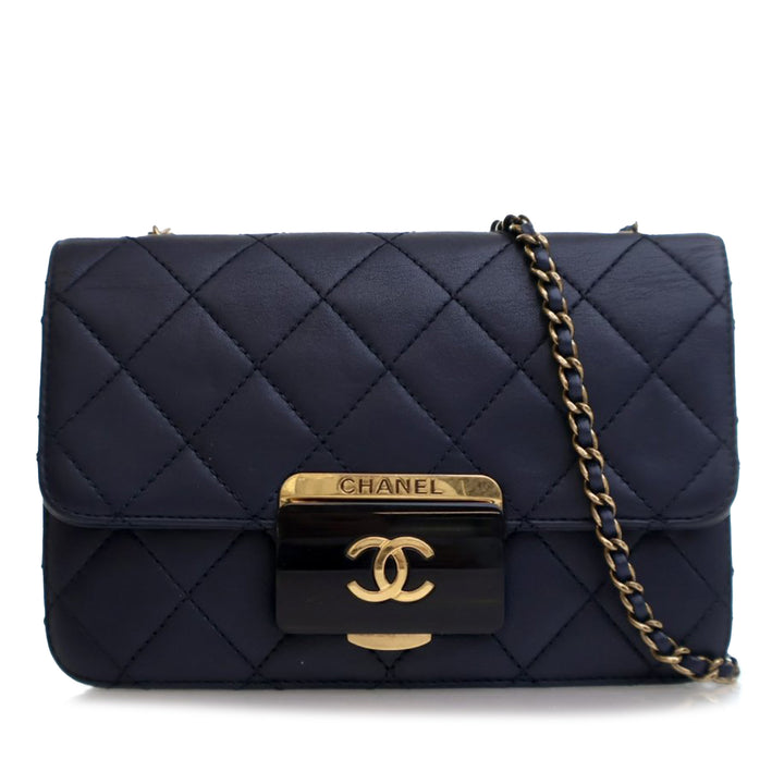 Chanel Mini Cuir d’agneau Beauty Lock Flap Bleu – GABY PARIS Authentique
