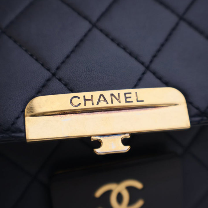 Chanel Mini Cuir d’agneau Beauty Lock Flap Bleu – GABY PARIS Authentique