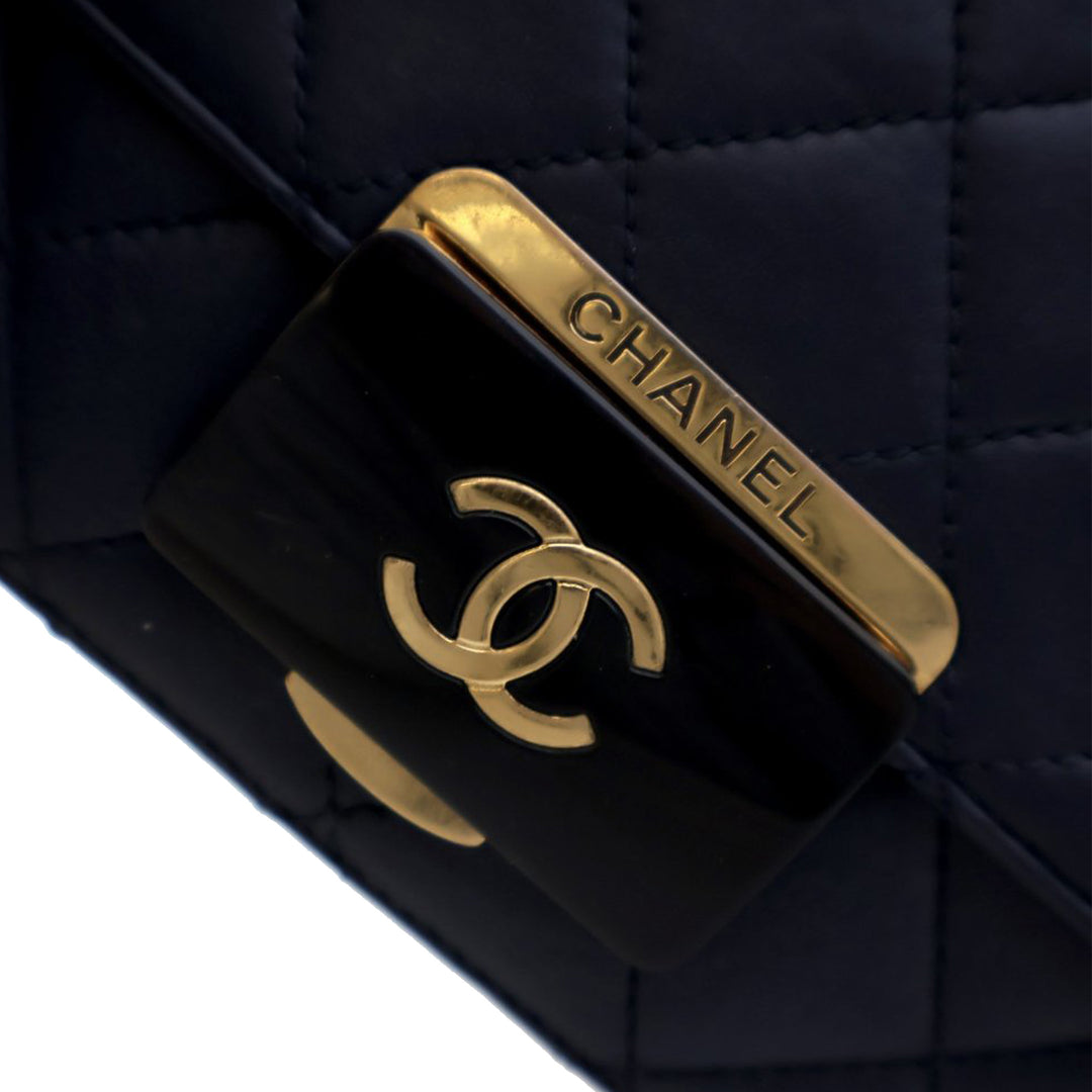 Chanel Mini Cuir d’agneau Beauty Lock Flap Bleu – GABY PARIS Authentique
