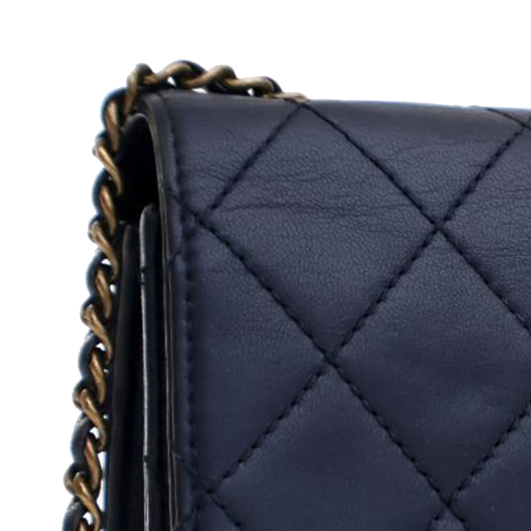 Chanel Mini Cuir d’agneau Beauty Lock Flap Bleu – GABY PARIS Authentique