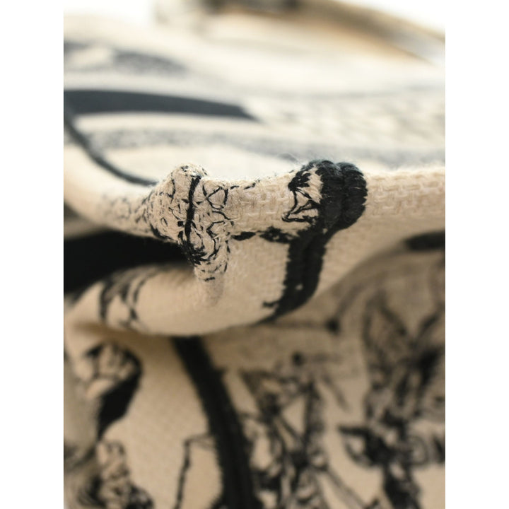 Dior Book Tote brodé Zodiac De Jouy Moyen Blanc – vue 7 – GABY PARIS