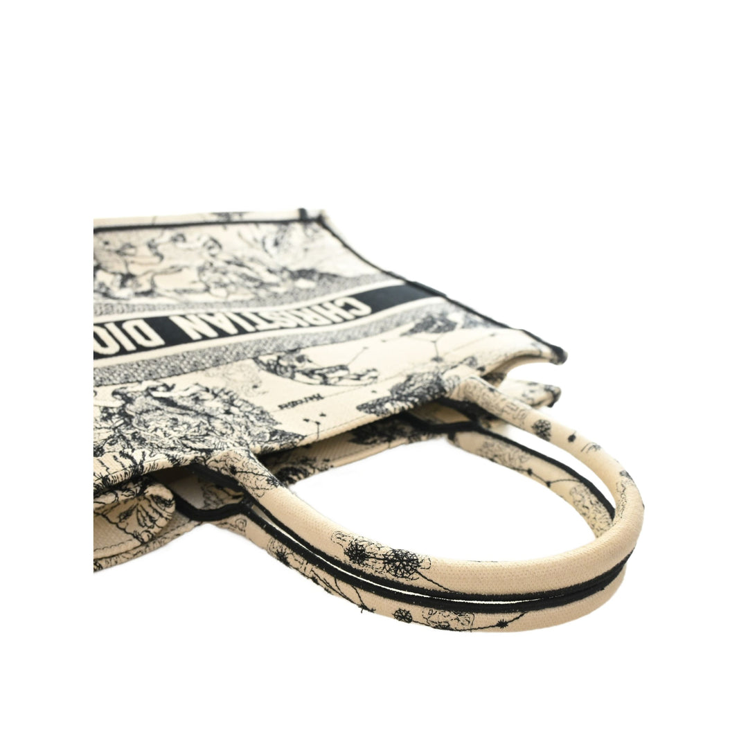 Dior Book Tote brodé Zodiac De Jouy Moyen Blanc – vue 9 – GABY PARIS