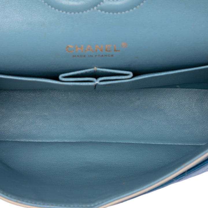 Chanel Sac porté épaule Classic Ombre Double rabat Moyen Cuir d'agneau Bleu – vue 4 – GABY PARIS